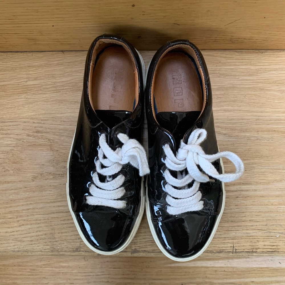 HOPE: dark brown sneaker